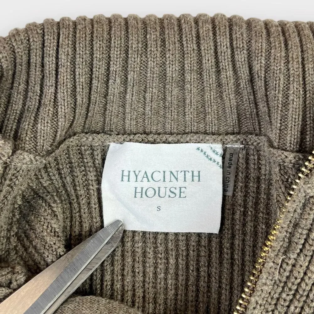 Hyacinth House Quinlan Quarter Zip Cropped Sweater in Mushroom Size Small - Picture 4 of 7